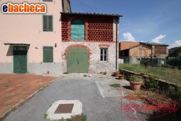 casa indipendente in vendita a Capannori in zona Lunata