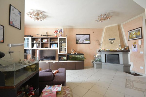 casa indipendente in vendita a Capannori in zona Segromigno in Monte