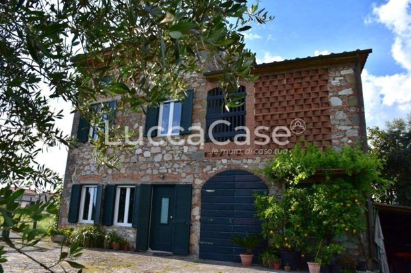 casa indipendente in vendita a Capannori in zona Lammari