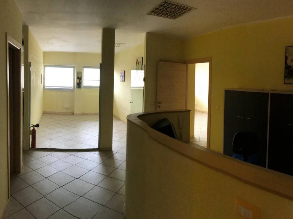 ufficio in vendita a Capannori in zona Guamo