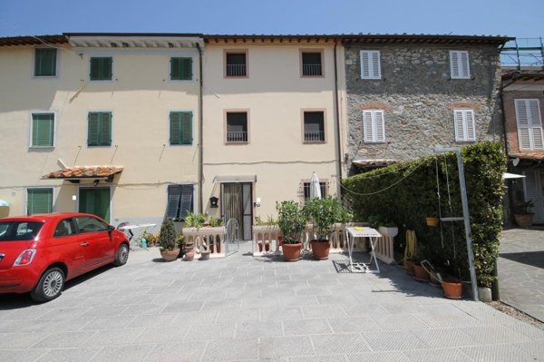 casa indipendente in vendita a Capannori in zona Marlia