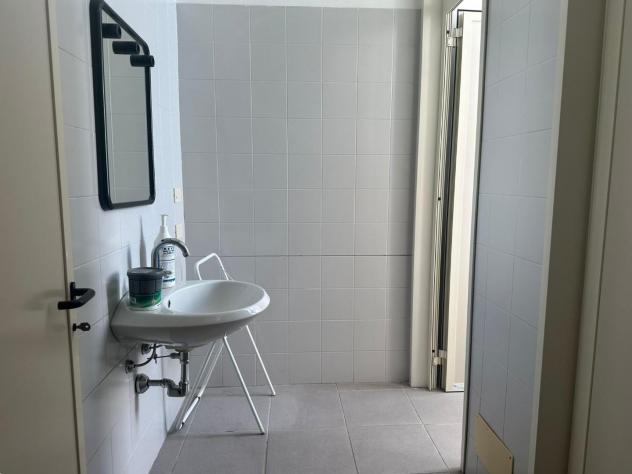 locale commerciale in vendita a Capannori in zona Lammari