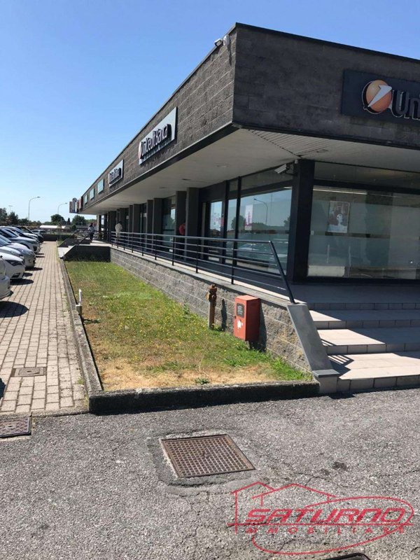 ufficio in vendita a Capannori in zona Lunata