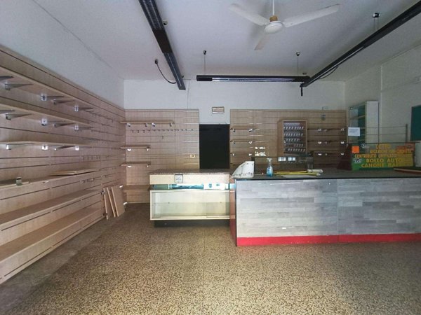 ufficio in vendita a Capannori in zona Carraia