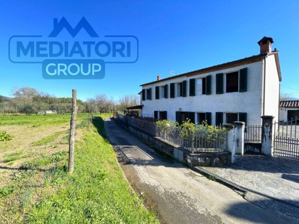 casa indipendente in vendita a Capannori in zona Marlia