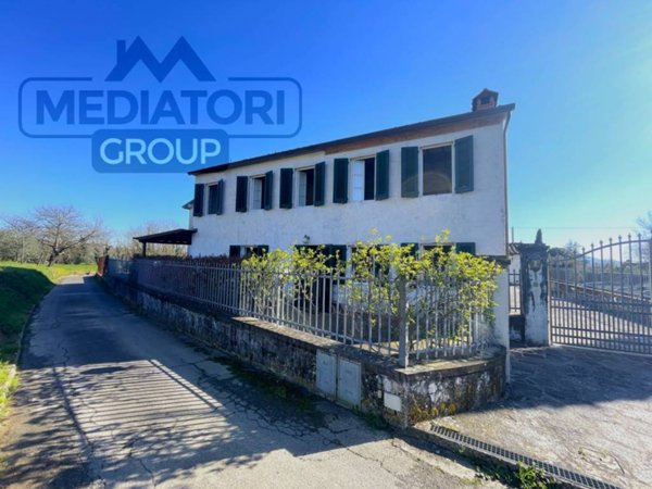 casa indipendente in vendita a Capannori in zona Marlia