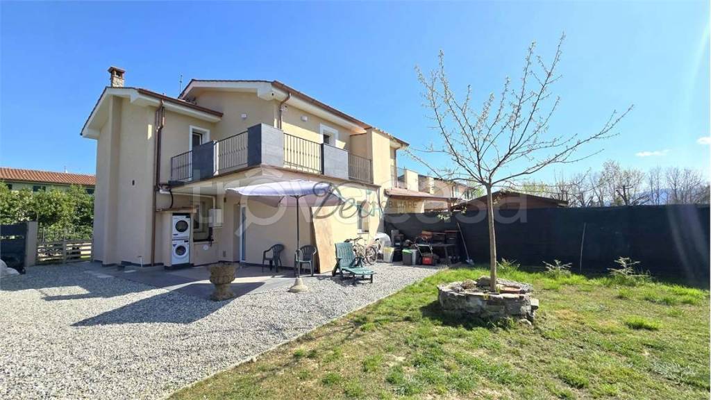 casa indipendente in vendita a Capannori in zona Lunata