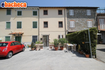 casa indipendente in vendita a Capannori in zona Marlia