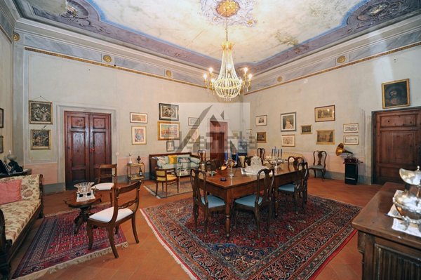 villa in vendita a Capannori in zona Segromigno in Monte