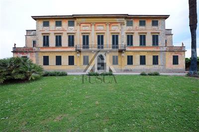 villa in vendita a Capannori in zona Segromigno in Monte