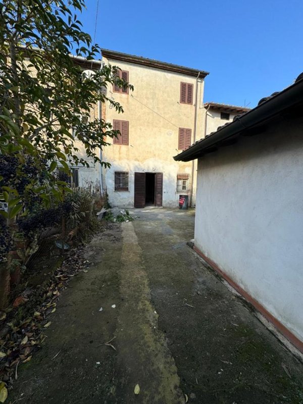 casa indipendente in vendita a Capannori in zona Lunata