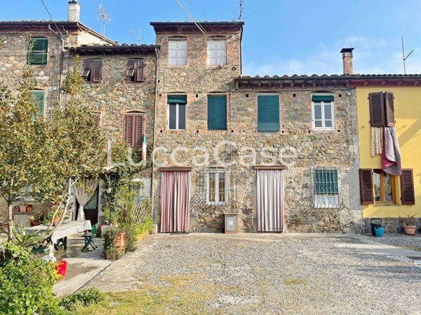 intera palazzina in vendita a Capannori