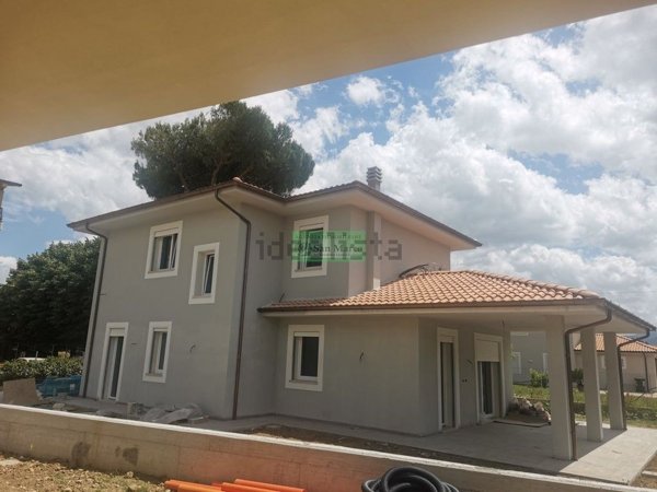 casa indipendente in vendita a Capannori in zona Lunata