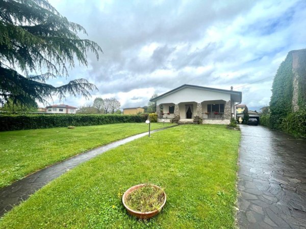 casa indipendente in vendita a Capannori