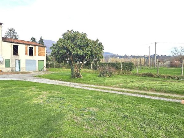 casa indipendente in vendita a Capannori in zona Marlia
