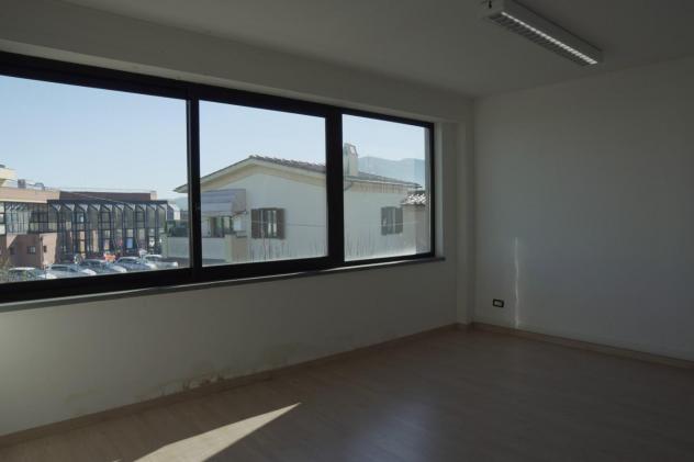 locale commerciale in vendita a Capannori in zona Guamo