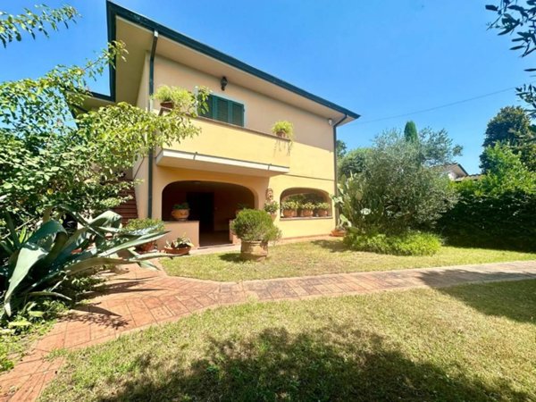 casa indipendente in vendita a Capannori in zona Santa Margherita