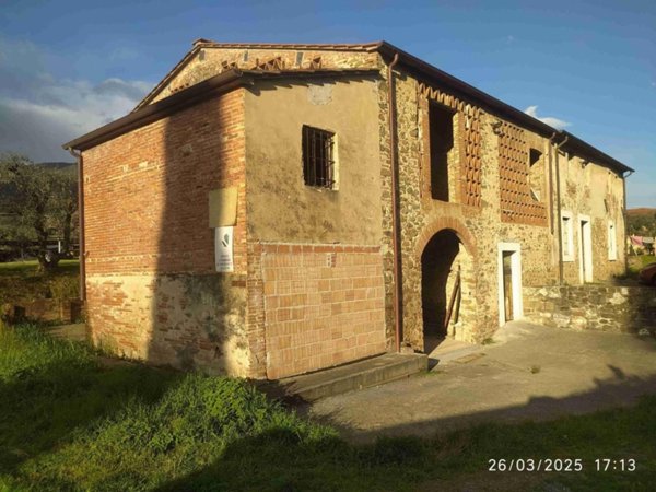 casa indipendente in vendita a Capannori in zona Marlia