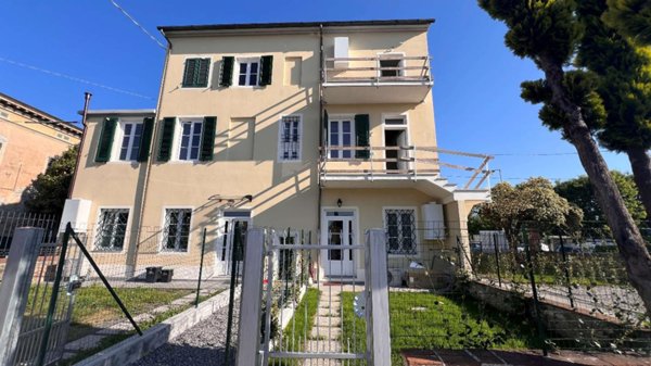 appartamento in vendita a Capannori in zona Lunata
