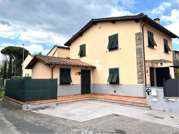 casa indipendente in vendita a Capannori in zona Lammari