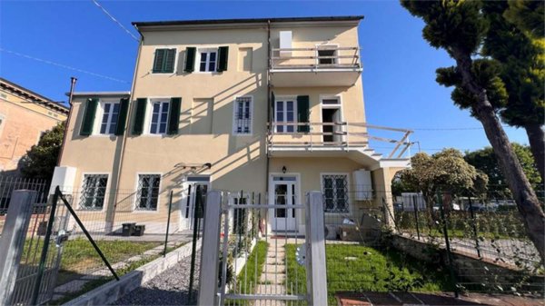 appartamento in vendita a Capannori in zona Lunata