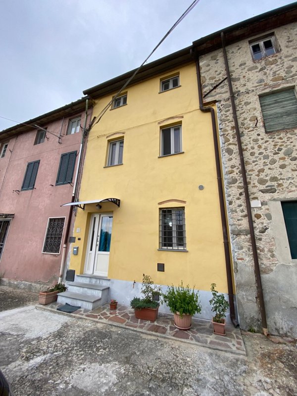 intera palazzina in vendita a Capannori
