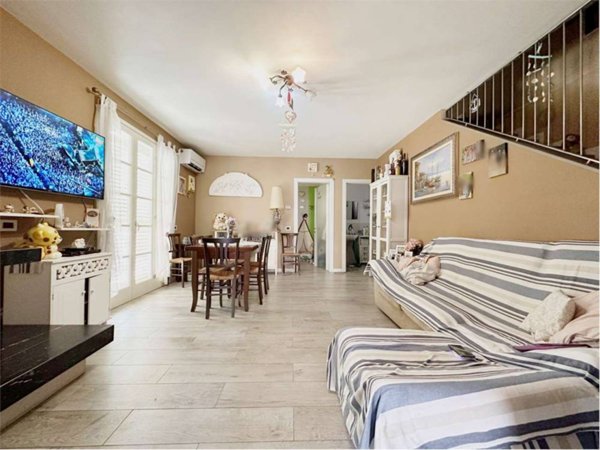 casa indipendente in vendita a Capannori in zona Borgonuovo