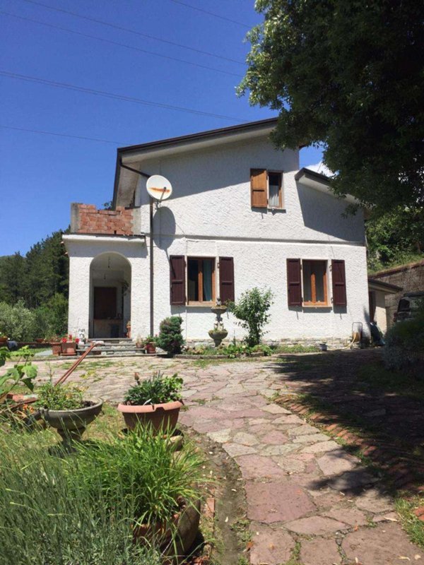 locale di sgombero in vendita a Capannori