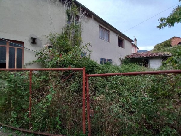 casa indipendente in vendita a Capannori in zona Segromigno in Monte