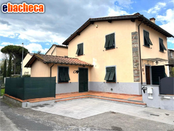 casa indipendente in vendita a Capannori in zona Lammari