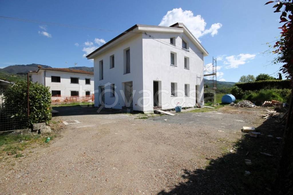 casa indipendente in vendita a Capannori in zona Marlia
