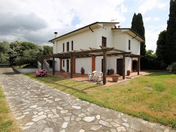casa indipendente in vendita a Capannori in zona Marlia
