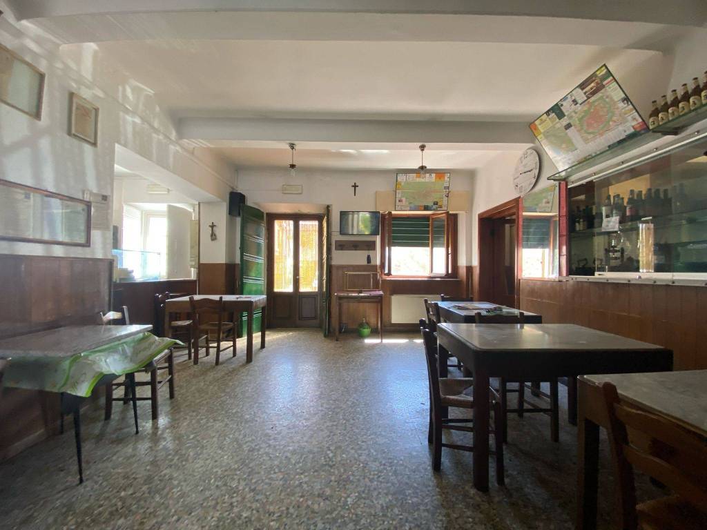 negozio in vendita a Capannori in zona Lammari