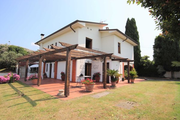 casa indipendente in vendita a Capannori in zona Marlia