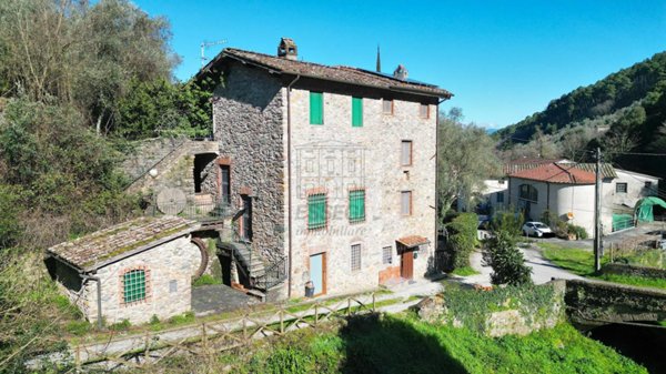 casa indipendente in vendita a Capannori in zona Vorno
