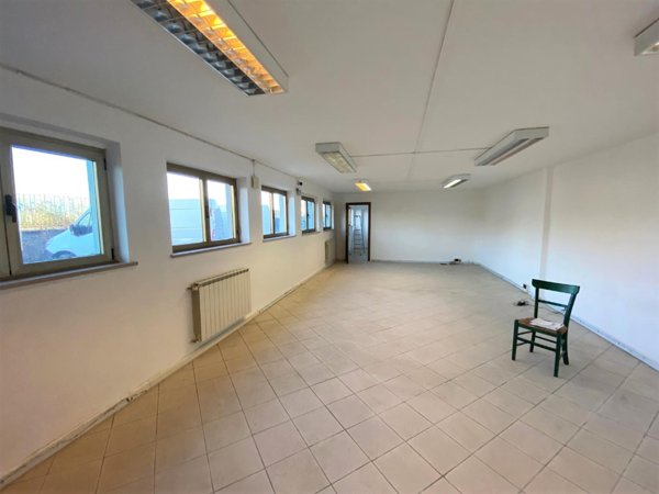 ufficio in vendita a Capannori in zona Guamo
