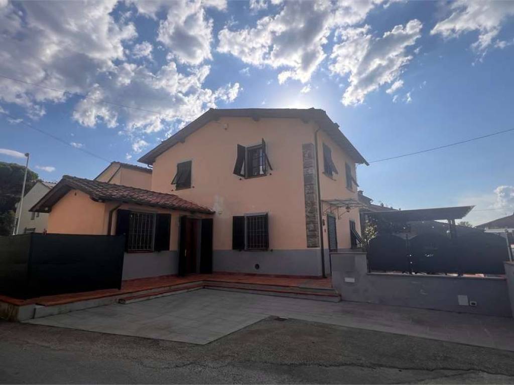 casa indipendente in vendita a Capannori in zona Lammari