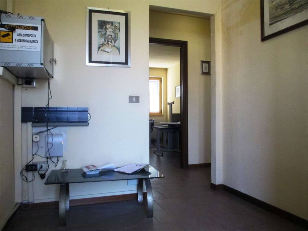 ufficio in vendita a Capannori in zona Marlia