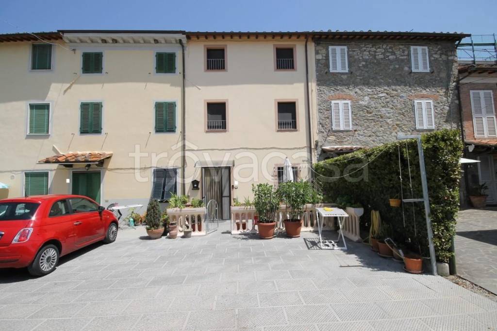 casa indipendente in vendita a Capannori in zona Marlia