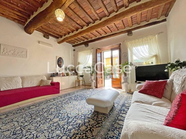 casa indipendente in vendita a Capannori in zona Marlia