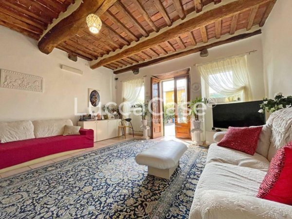casa indipendente in vendita a Capannori in zona Marlia