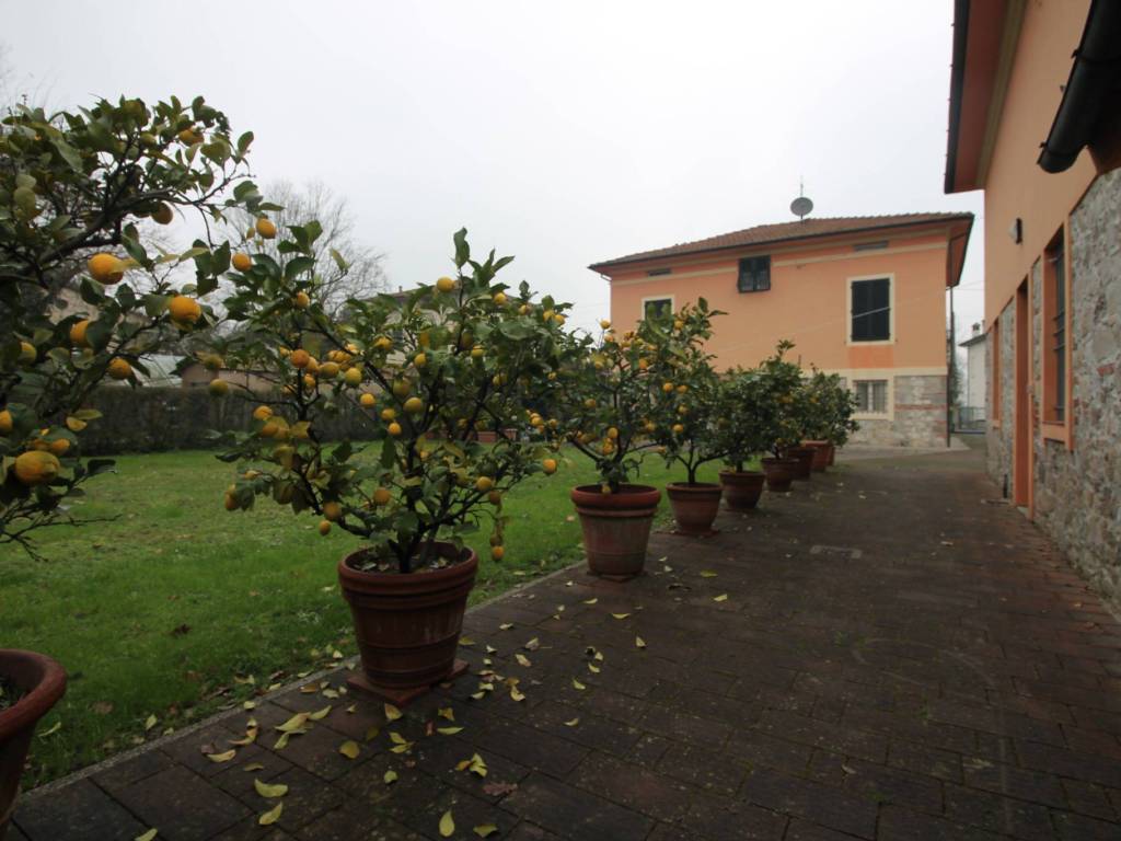casa indipendente in vendita a Capannori in zona Santa Margherita