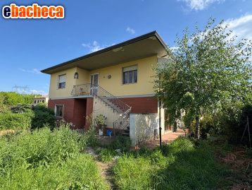 casa indipendente in vendita a Capannori in zona Marlia