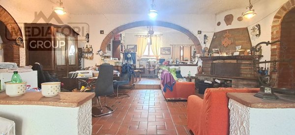 esavano in vendita a Capannori in zona San Gennaro
