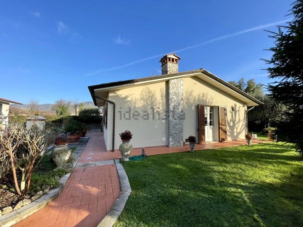 casa indipendente in vendita a Capannori in zona Marlia