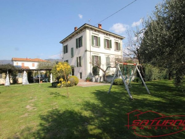 casa indipendente in vendita a Capannori in zona Marlia