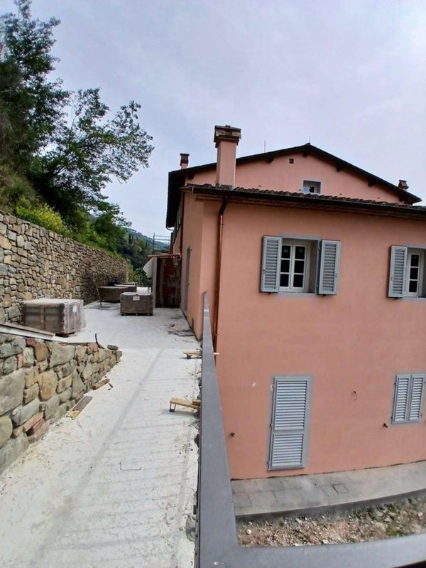 intera palazzina in vendita a Capannori in zona San Gennaro