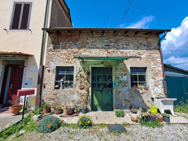 casale in vendita a Capannori in zona Carraia