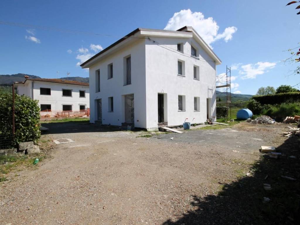 casa indipendente in vendita a Capannori in zona Marlia