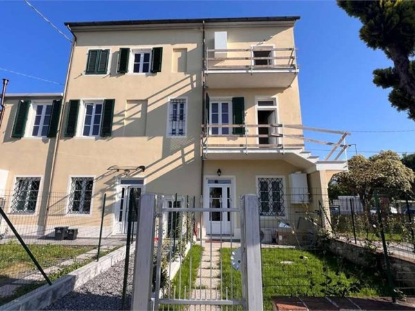 appartamento in vendita a Capannori in zona Lunata